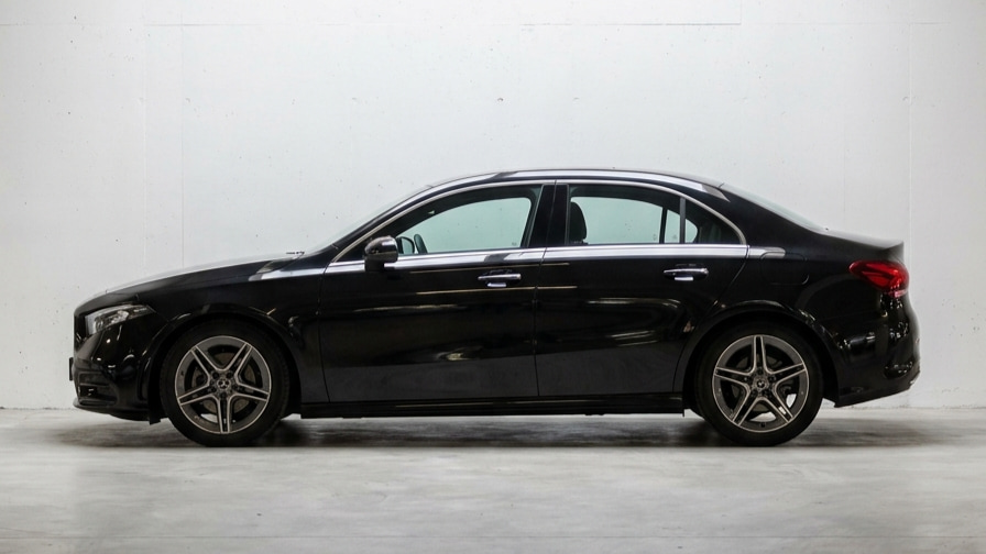Mercedes-Benz A220, side profile